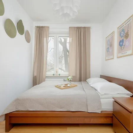 Spacious In The Heart Of By Renters *