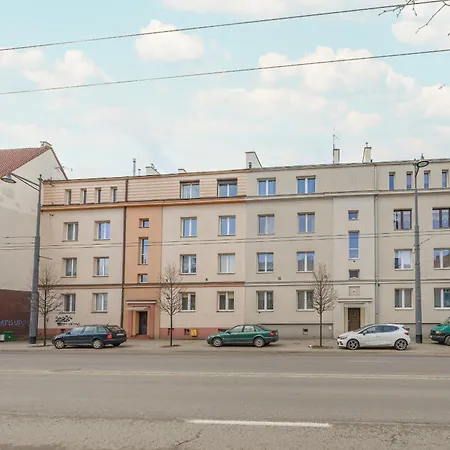 Apartman Spacious In The Heart Of By Renters