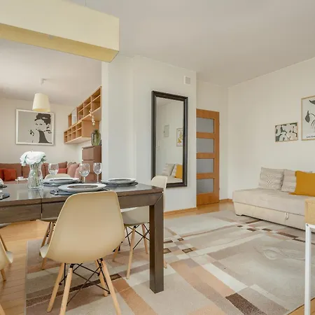 Spacious In The Heart Of By Renters Apartman *