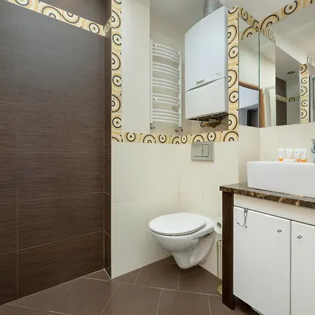 Spacious In The Heart Of By Renters *