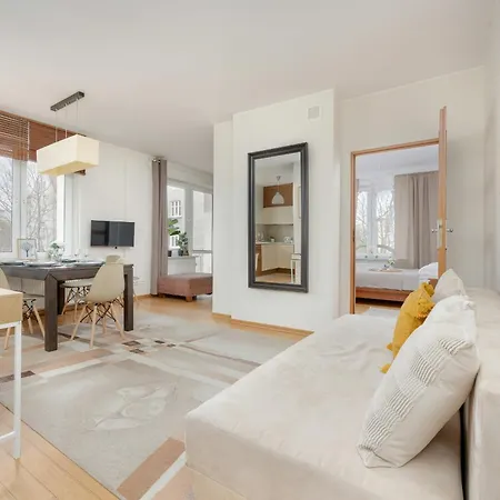 Spacious In The Heart Of By Renters *