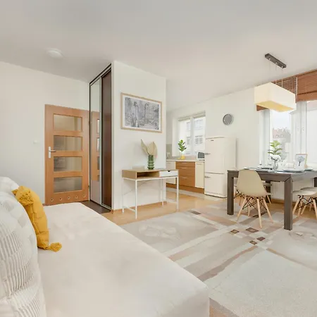 Spacious In The Heart Of By Renters * Sopot
